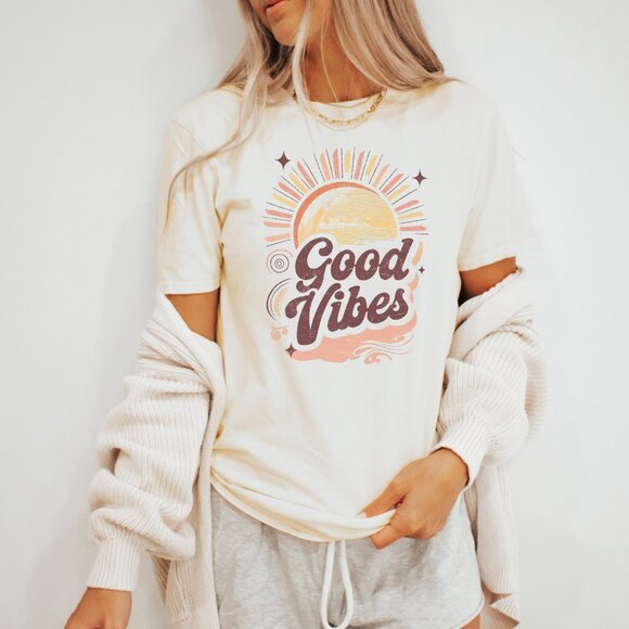 Good Vibes Sun Graphic Tee Positive Energy Shirt Retro Sunburst Design - Picture 3 of 6
